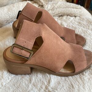 EUC blush sandals